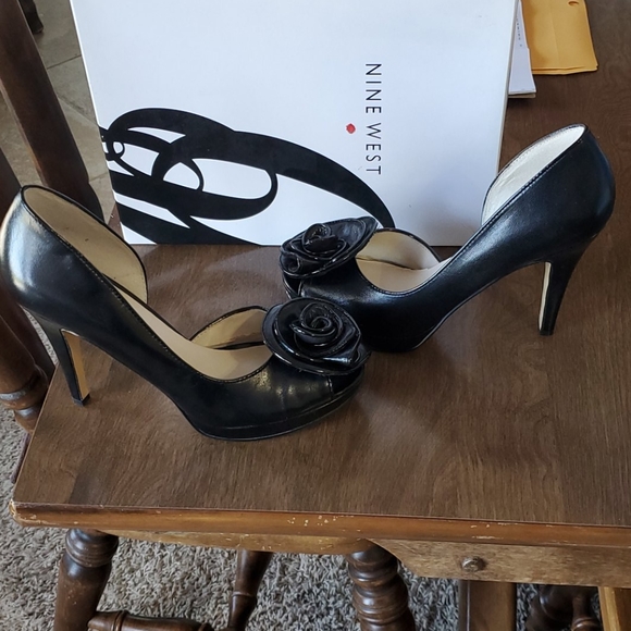 Shoes - Picture 2 of 3